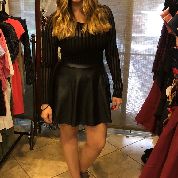 Súper cute flare leather look mini dress 💝 - Picture 2 of 7